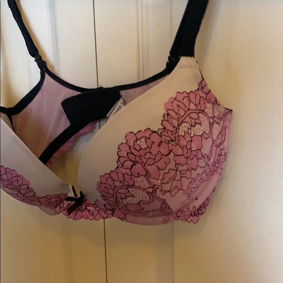 Gorgeous floral Victoria's Secret bra - Picture 2 of 5
